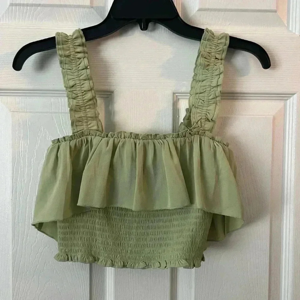 Forever 21 Green Smocked Flounce Crop Top. NWT. Size medium